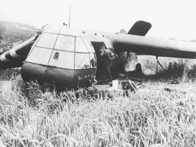 Le planeur contenait notamment une Jeep, deux pilotes et cinq observateurs d'artillerie. Les soldats ont été capturés par les Allemands.