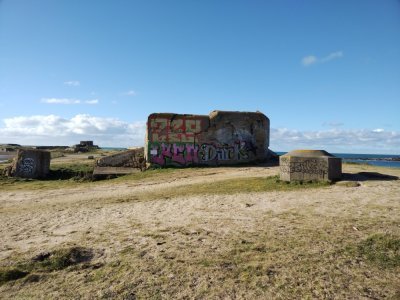 Une dizaine de blockhaus présents à la pointe de Néville-sur-Mer.