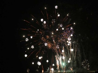 Les feux d'artifice ont illuminé le ciel de Luc-sur-Mer.