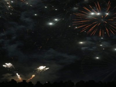 Les feux d'artifice ont illuminé la grande roue de Ouistreham. - Françoise Biquette Balinski