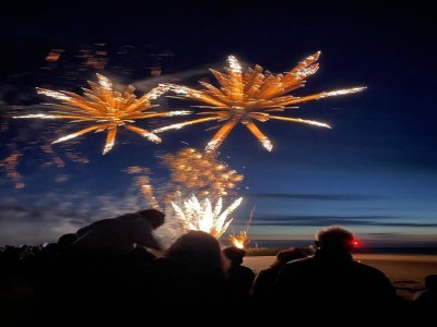 Les feux d'artifice vus de Grandcamp-Maisy. - Quitterie Brossaud