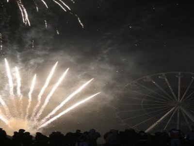 Les feux d'artifice ont illuminé la grande roue de Ouistreham. - Françoise Biquette Balinski