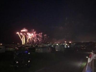 L'embrasement de la côte vu depuis le camping d'Omaha Beach. - Flavien Gautier