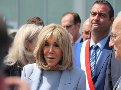 L'épouse du président de la République, Brigitte Macron, est venue assister à l'arrivée des vétérans américains.