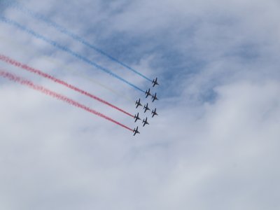 Le drapeau français dans le ciel… Un avant-goût du 6 juin.