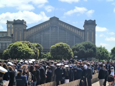 Un millier de personnes présentes à la cérémonie.