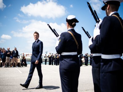 Passage en revue des troupes militaires par le président de la République. - Guillaume Saligot/Pool Image