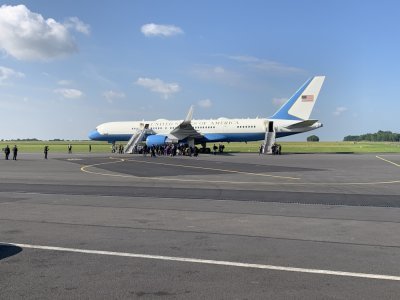 Les chefs d'Etat ont foulé le tarmac de l'aéroport de Caen-Carpiquet. Ici l'Air Force One de Joe Biden. 