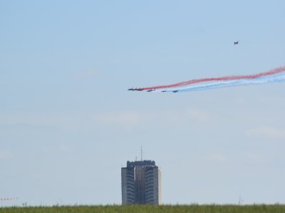 L'image du jour : la Patrouille au-dessus du CHU. 