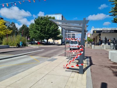 Deux abribus ont été détruits avenue de Normandie.