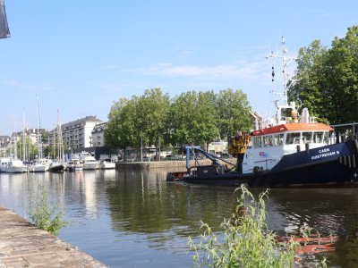 Le port de Caen est habitué aux bateaux moins imposants.