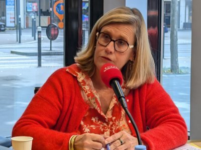 Marie-Agnès Poussier-Winsback, ancienne maire de Fécamp et députée sortante, espère conserver son siège de députée.