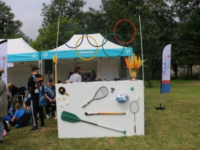 Pour le passage de la flamme olympique, de nombreuses animations étaient proposées au sein de l'abbaye de Jumièges tout l'après-midi. Les enfants ont pu découvrir le volleyball ou encore le golf, qui sont des sports joués aux JO.