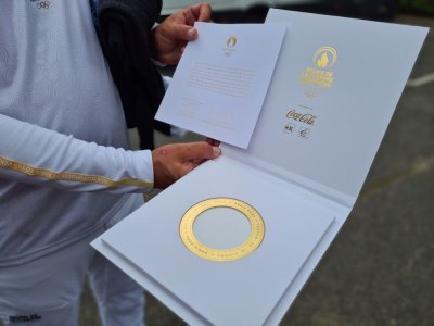 Les porteurs de la flamme olympique ont été récompensés. Ils ont reçu une belle médaille !