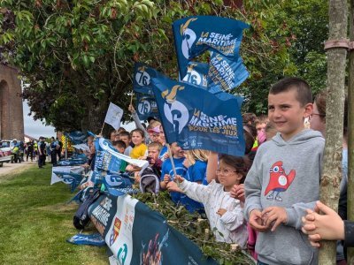 Les plus petits étaient au premier rang au Havre pour voir la Flamme olympique.