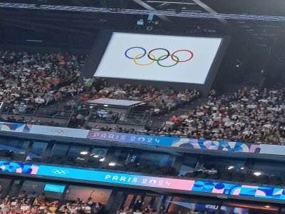 Un public chaud bouillant pour supporter les nageurs. - Céline Lefèvre