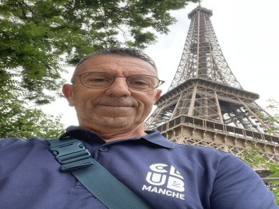 Francisco Torres, ici sous la Tour Eiffel. - Francisco Torres