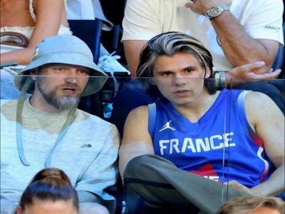 Le rappeur Orelsan et son beatmaker Skread à la finale de basketball. - Jacovides-Perusseau, Bestimage / David Niviere, Abaca