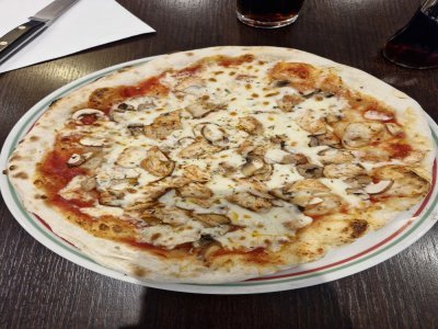 Pizza "poulet mariné".