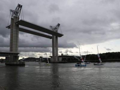 Le pont Flaubert a été levé pour laisser passer les navires. La circulation devait être rétablie en fin de matinée. 