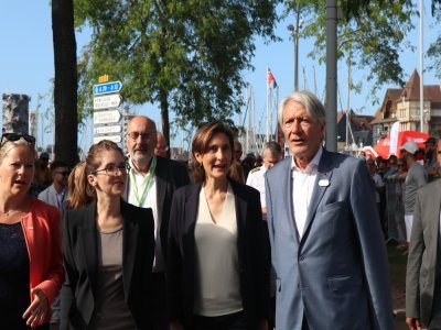 De g. à dr. Etaient présents Aurore Bergé, ministre chargée de l'Egalité femmes-hommes et de la Lutte contre les discriminations, Amélie Oudéa-Castéra, ministre des Sports et des Jeux, et Philippe Augier, maire de la ville.