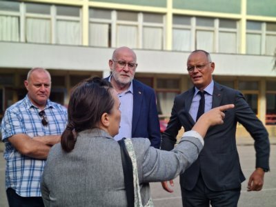 Le maire Edouard Philippe a visité le chantier de l'école Jehan de Grouchy à quelques jours de la rentrée.