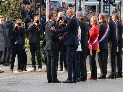 C'est la première fois que les deux hommes se retrouvaient en public depuis l'annonce de la candidature d'Edouard Philippe à la prochaine présidentielle.