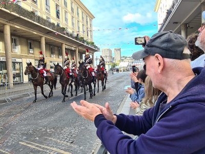 La garde républicaine à cheval a été bien applaudie.