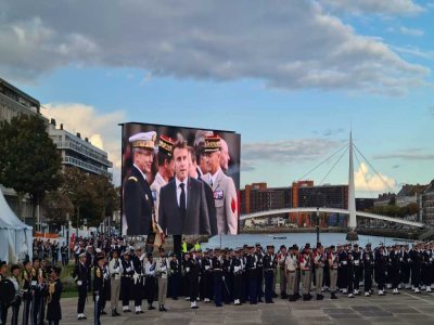 La cérémonie s'est déroulée en grande pompe, place de Gaulle. - Le Courrier Cauchois