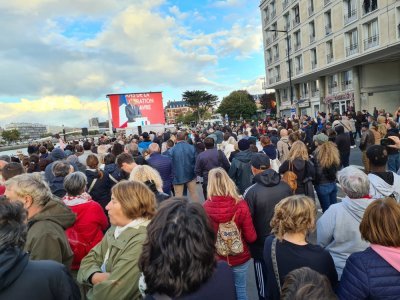 Les Havrais pouvaient suivre la cérémonie sur des écrans géants.