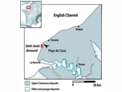 Carte de localisation montrant la position de Saint-Jouin-Bruneval, et de la découverte du dinosaure sur la côte du Pays de Caux. La ligne bleue représente la Seine. - Fossil studies