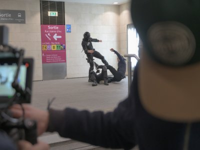 Un tournage a aussi eu lieu dans une bouche de métro à Rouen. - Clément Carle