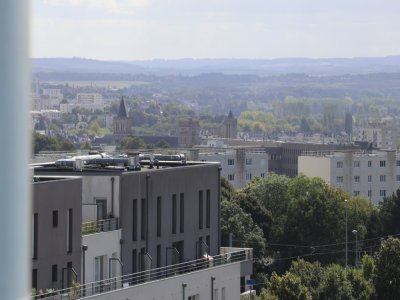 5. Perchoir peu commun
Sûrement le point de vue le plus insolite : le château d'eau métallique d'Hérouville-Saint-Clair. Composé de trois flûtes d'eau, il atteint les 52m. Il surplombe largement les environs. Mieux vaut ne pas avoir le vertige !