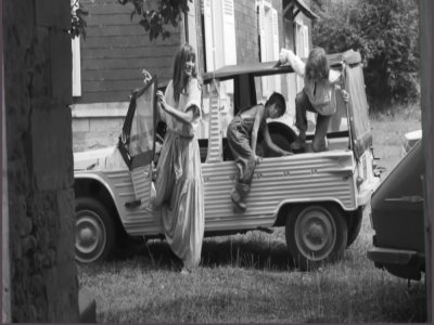 Jane Birkin devant sa maison. - Andrew Birkin