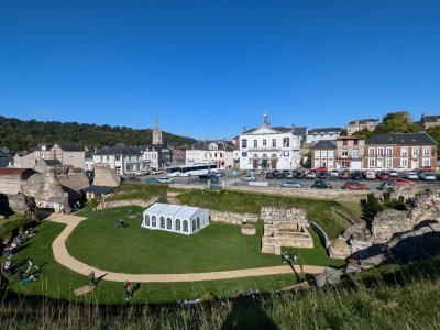 Le site du théâtre antique de Lillebonne est exceptionnel, avec les murs parmi les plus hauts conservés dans le nord de la France.