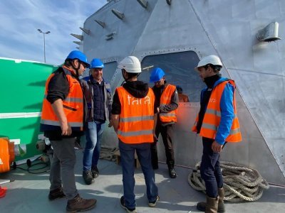 La station polaire est presque prête à rejoindre l'eau après plus d'un an de collaboration étroite entre les entreprises TARA et CMN.