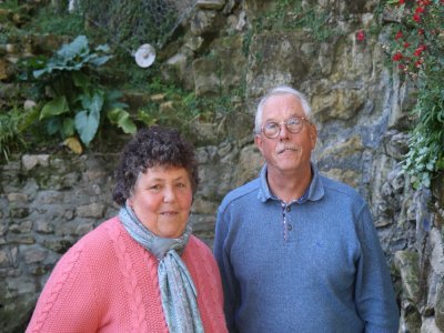 Patrick et Marilyne Ducornet viennent de Saint-Quentin, dans l'Aisne. Connaissant déjà Lourdes, dans les Pyrénées, ils sont venus ici par curiosité, "voir si ça ressemblait vraiment". Certains de leurs amis sont déjà venus ici, et leur ont recommandé le lieu.