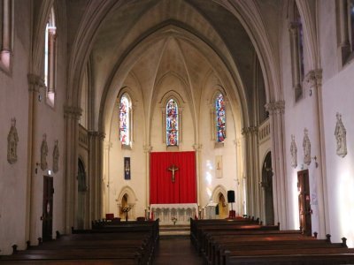 L'intérieur de la chapelle du Petit Lourdes.