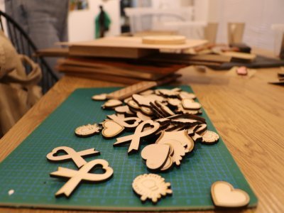 Bois Concept écoule sa marchandise dans plusieurs boutiques de Rouen parmi lesquels Slow, au Quartier Libre ou Simone et Gustave. Pour Noël, l'entreprise a réussi à trouver une place sur la rue des créateurs. 