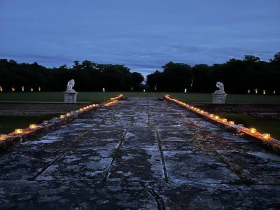 L'allée du château de la Mésangère qui vous accueille pour ce week-end exceptionnel.