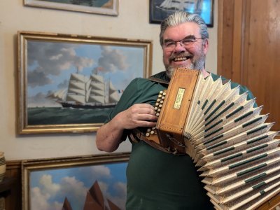 Le Fécampois ne rate jamais la fête du hareng, fin novembre, où les chants traditionnels sont bien présents.