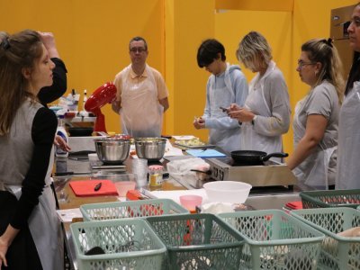 Des ateliers cuisine étaient proposés à la Pâtiss'Factory, chacun a pu mettre la main à la pâte.