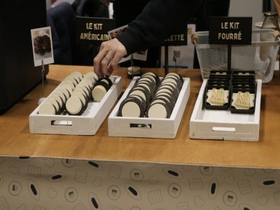 A chaque stand, les gâteaux se vendaient comme des petits pains.