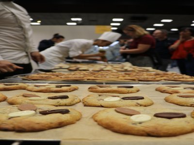 Les cookies sortant du four étaient confectionnés sous les yeux des clients.