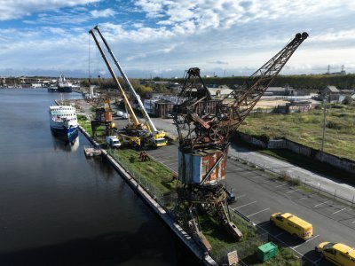 Les deux grues, situées juste à côté du Guerveur, vont retrouver de leur superbe d'ici le printemps prochain et le Millénaire de Caen. - Septième Ciel