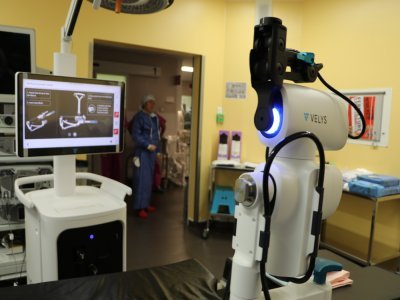 Le nouveau robot orthopédique de la clinique Mathilde fait l'objet d'une expérimentation pendant un an au sein de l'établissement.  