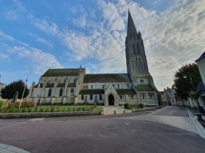 L'église de la Nativité à Bernières-sur-Mer a une longue histoire.