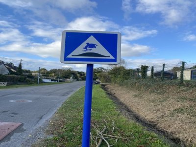 "Les panneaux sont encore bien lisibles, ça ne me gêne pas", explique un Barnevillais.