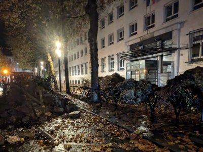 Ici, la mobilisation des agriculteurs devant le centre des impôts du Havre, lundi 18 novembre.