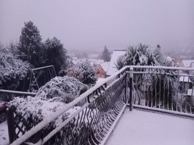 Par endroits la neige atteint plusieurs centimètres comme sur les hauteurs de Cherbourg. - Stéphane Eve